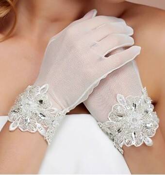 Brauthandschuhe  Symbolbild mit Link auf Handschuhe im Shop.